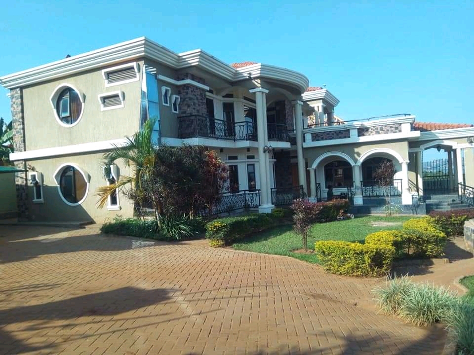 5 Bedroom House For Sale In Bwebajja With Pool 30 Decimals $290,000