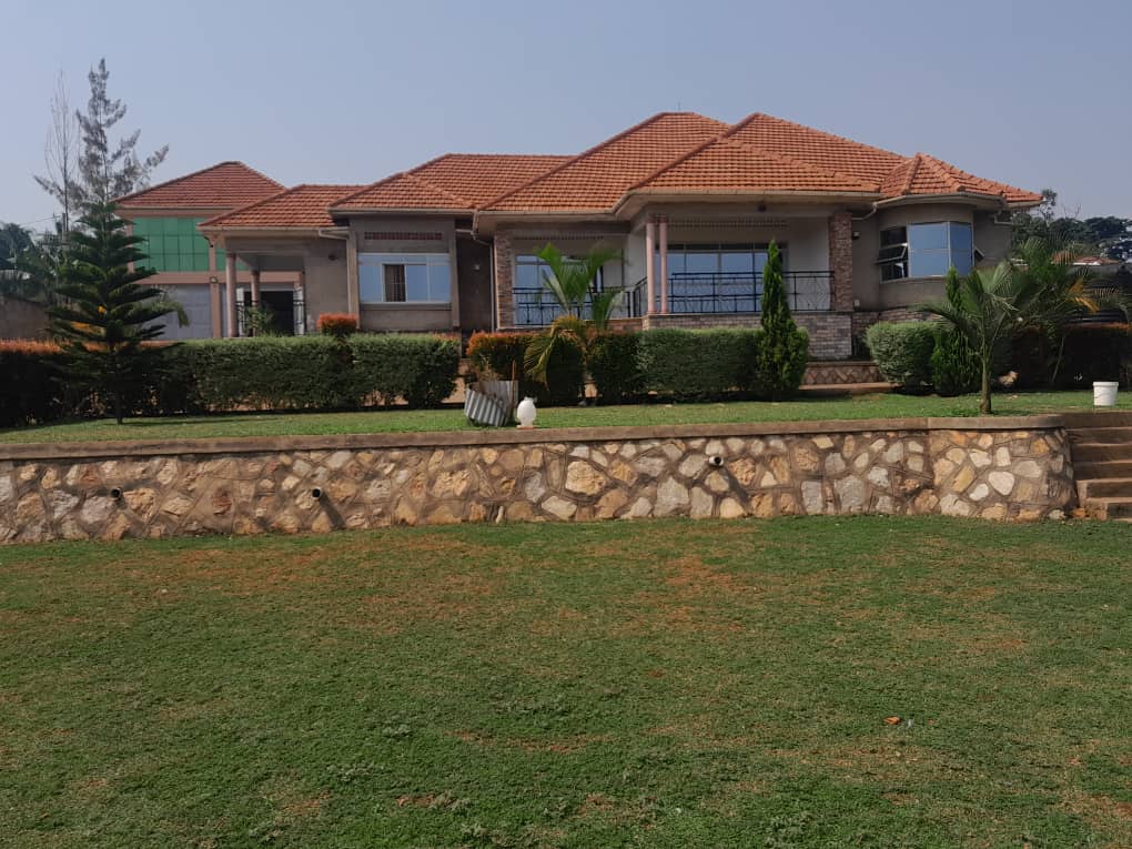 6 bedrooms country home in Gayaza nakwero on 2 acres at 2.5b ugx titled ...