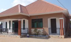 4 bedroom house for sale in Kitende 50x100ft at 450m