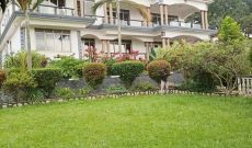 7 Bedrooms Mansion For Sale In Kyengera Nsangi Town On 2 Acres At $450,000