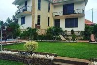 6 Bedrooms House For Sale In Naalya With Swimming Pool 30 Decimals 1.2Bn Shillings