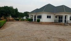 4 Bedrooms House For Sale In Gayaza Dundu 1.5 Acres At 490m