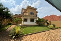 Spacious 3 Bedrooms House For Sale On 25 Decimals Entebbe Road At 470m