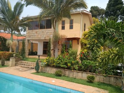 4 Bedroom House For Sale In Akright With Swimming Pool On 20 Decimals At 850m