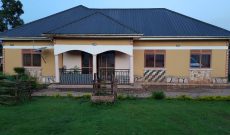 3 Bedrooms House For Sale In Gayaza Busukuma Sitting On 100x100ft At 190m