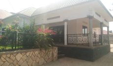 4 bedroom house for sale in Kisaasi at 400m