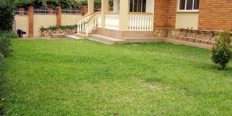 4 bedroom house for sale on Mawanda Road at 1 billion shillings