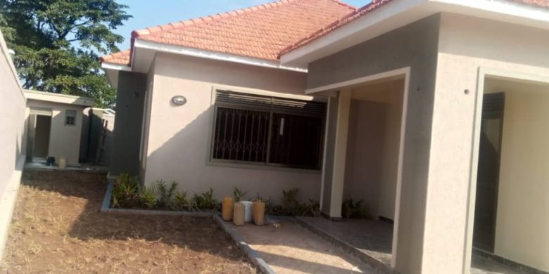 4 bedroom house for sale in Kisaasi at 550m