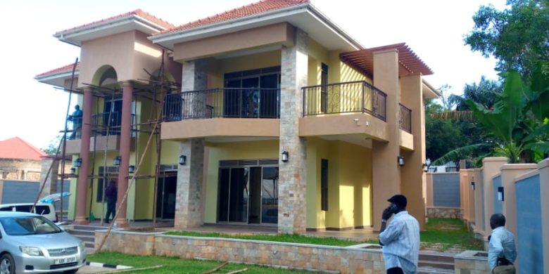 4 bedroom house for sale in Munyonyo at $600,000