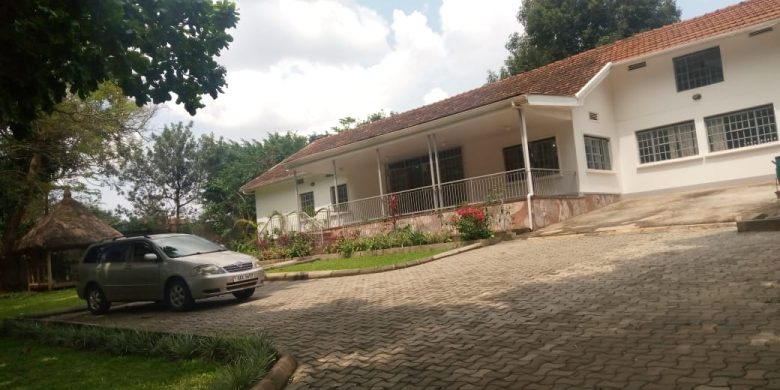 4 bedroom house for sale in Muyenga 40 decimals at 500,000 USD