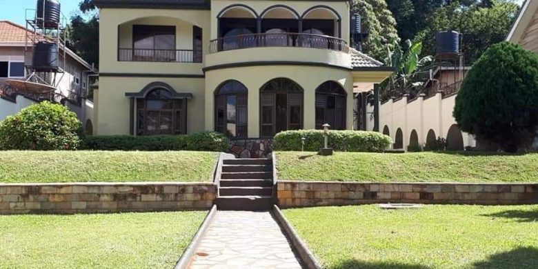 4 bedroom house for sale in Muyenga at $480,000