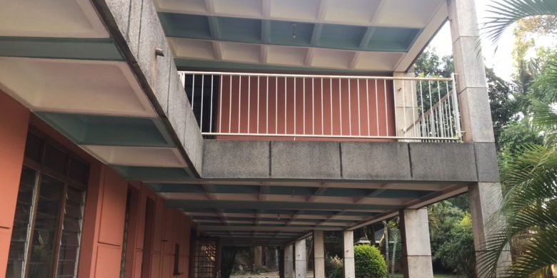 32 rooms house for sale in Kololo 80 decimals at $1.3m