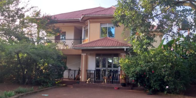 4 bedrooms house for sale in Entebbe at 200,000 USD