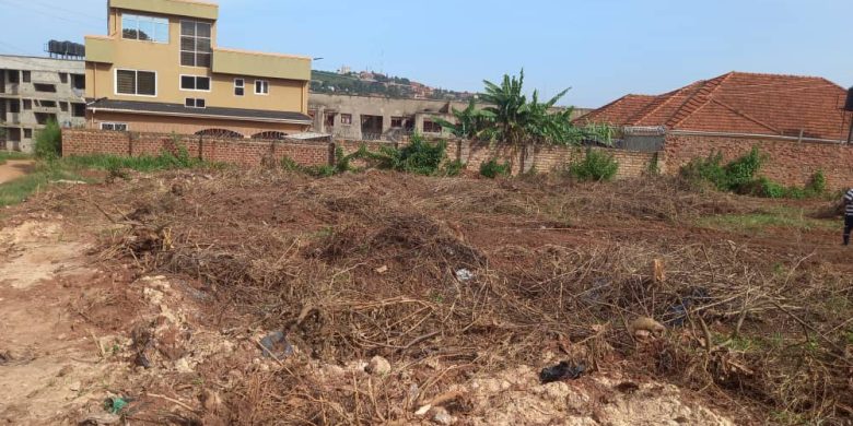 30 decimals of land for sale in Kyanja at 320m