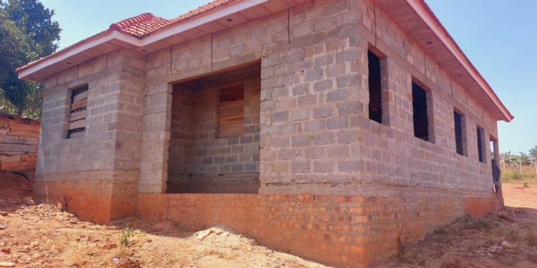 3 bedrooms shell house for sale in Nabusugwe at 120m