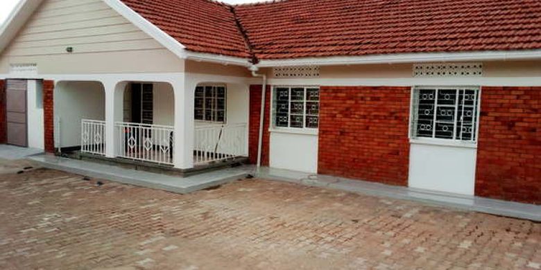 4 bedrooms house for sale in Namuwongo at 400m