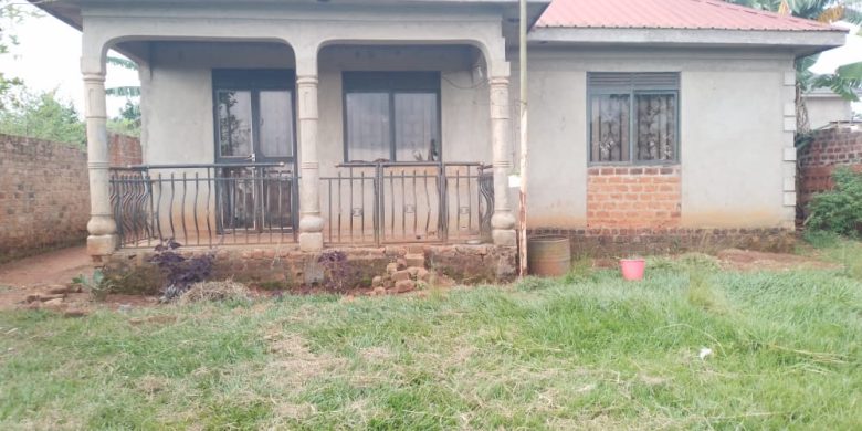 3 bedrooms house for sale in Entebbe road at150m