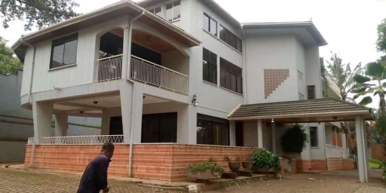 8 bedrooms house for rent in Kololo with a swimming pool at $10,000