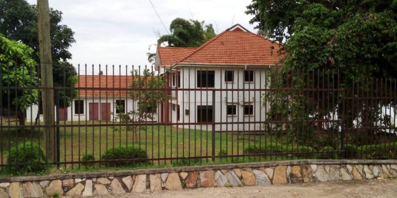 4 acres lake shore house for sale in Bugiri Bwerenga at $850,000