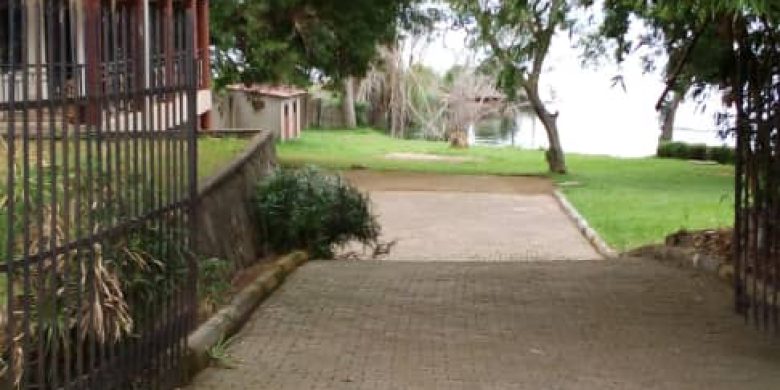 4 acres lake shore house for sale in Bugiri Bwerenga at $850,000