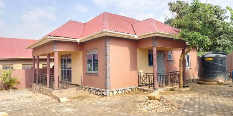 3 bedrooms house for sale in Namugongo JinjaMisindye at 200m