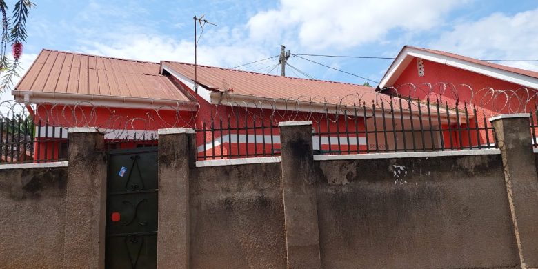 4 rental houses for sale in Kireka Kamuli 1.3m monthly at 140m