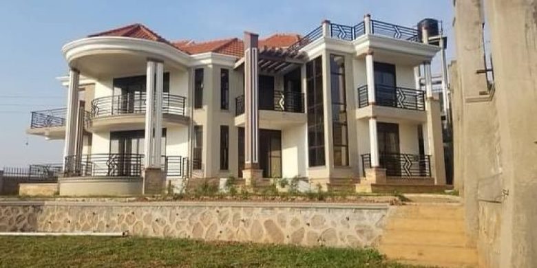 5 bedroom mansion for sale in Bwebajja 25 decimals at 1.5 billion shillings