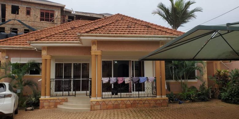 4 bedrooms house for sale in Kyanja at 450m