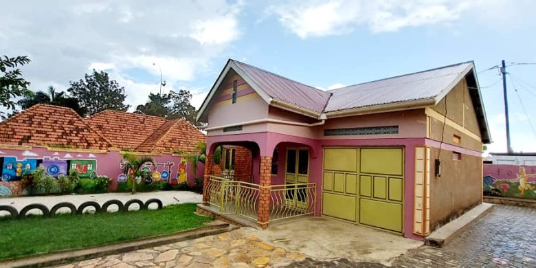 2 bedrooms house for sale in Kyaliwajjala at 200m