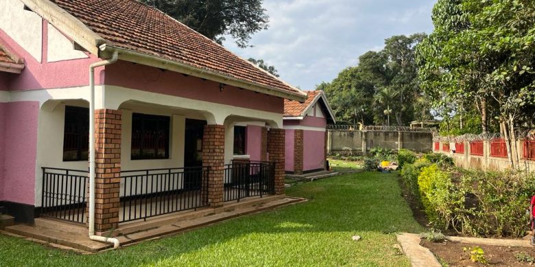 4 bedrooms house for rent in Fort Portal at $1,000