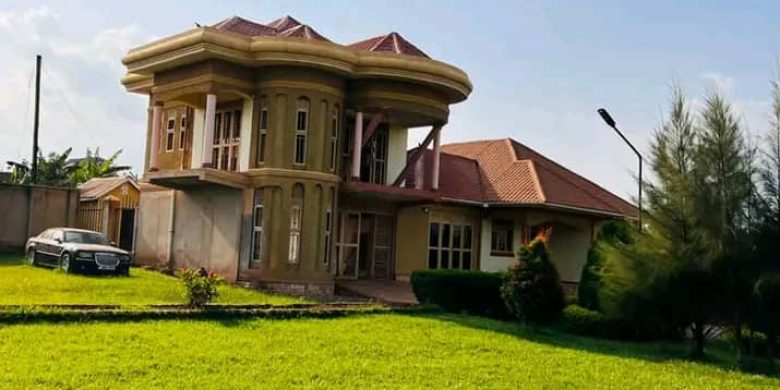 5 bedrooms house for sale in Gayaza Kiwenda at 570m