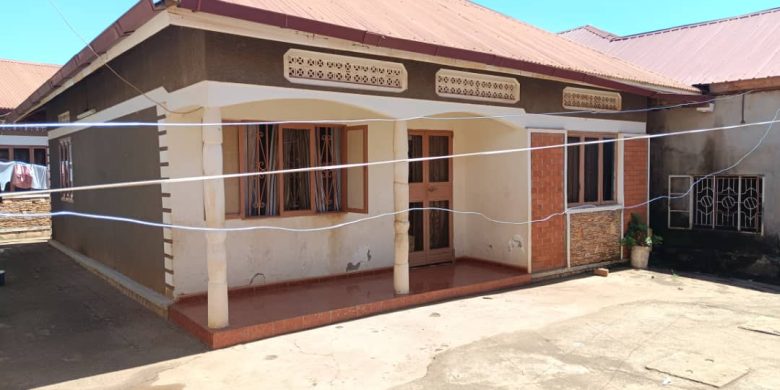 4 rental units for sale in Namulanda Entebbe Road