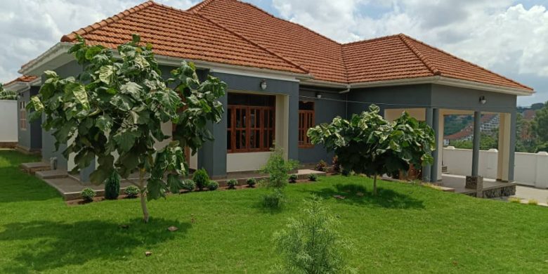 4 bedrooms classic country home up for sale in Bulindo Kira 770m