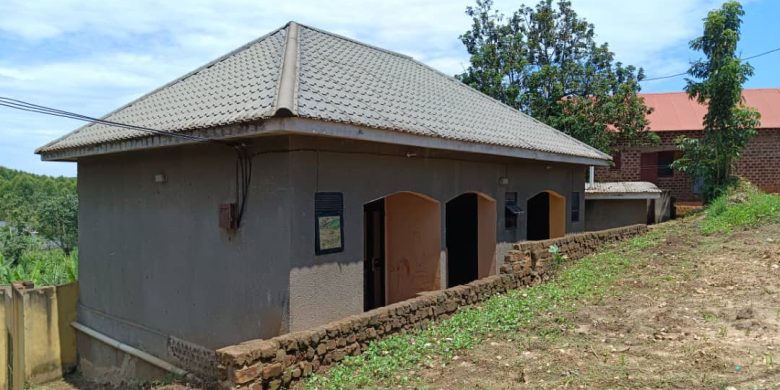 3 rental houses for sale in Seeta along Namugongo Road