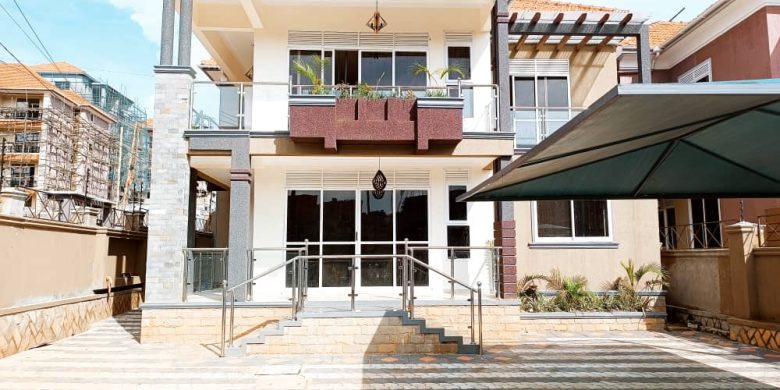 a house on sale in Kyanja of 5 bedrooms at 750m