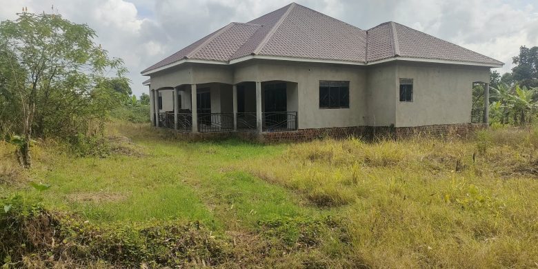 6 Bedrooms House For Sale In Kakiri On 1 Acre At 250m