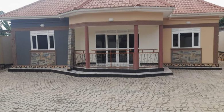 4 bedrooms house for sale in Wakiso 20 decimals at 350m