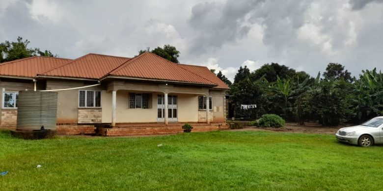 3 Bedrooms House For Sale In Gayaza Near The Court 30 Decimals At 280m