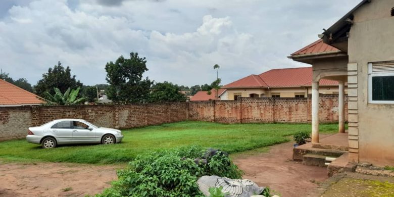 3 Bedrooms House For Sale In Gayaza 30 Decimals At 280m