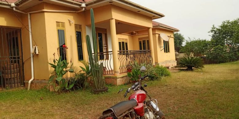 4 Bedrooms House For Sale In Wakiso Namusera 40 Decimals At 180m