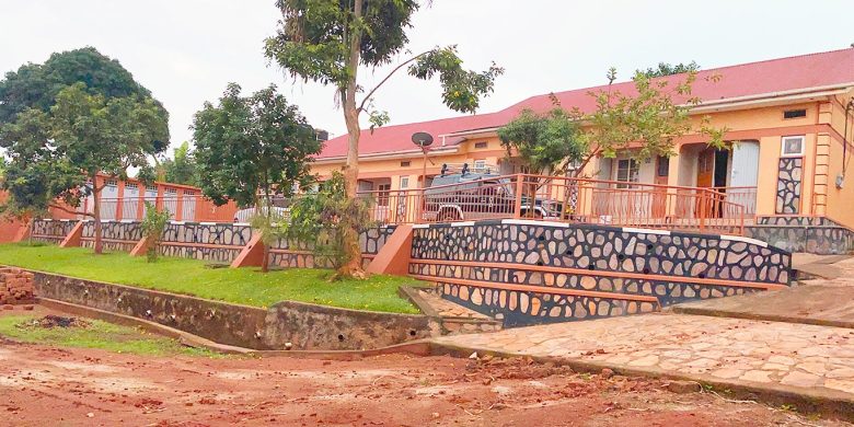 13 Units Rental House For Sale In Nakiwogo Entebbe 5.2m Monthly At 550m