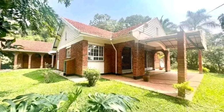 3 Bedrooms Standalone House With Guest Wing For Rent In Mbuya $2,800