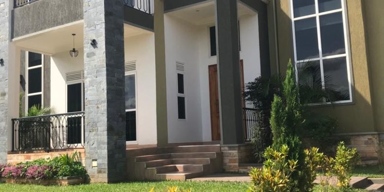 4 Bedrooms House For Sale In Kitende Entebbe Rd 23 Decimals At 1.2 Bn Shillings