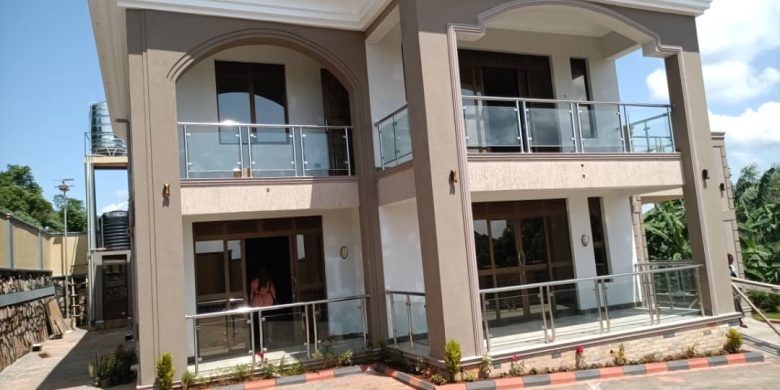 5 Bedrooms House For Sale In Bwebajja 25 Decimals At 1.5 Billion Shillings