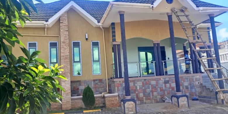 5 Bedrooms House For Sale In Seguku Katale Entebbe Rd 21 Decimals At 850m