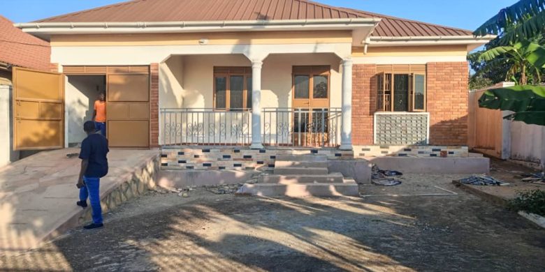 3 Bedroom House For Kira Nsasa Bulindo 50x100ft At 270m