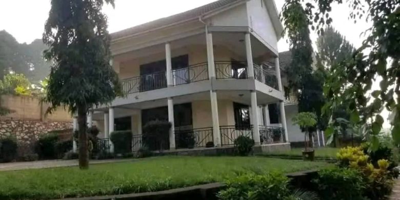 6 Bedrooms Mansion For Rent In Bwebajja Entebbe Road At 2,500 US Dollar