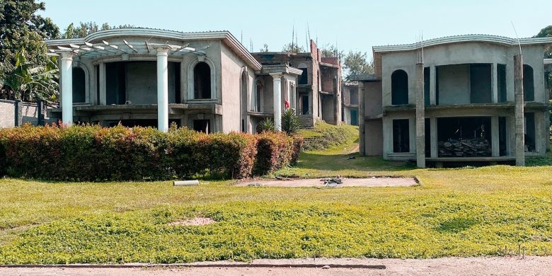 5 Beachfront 4-Bedroom Unfinished Houses in Entebbe 98 Decimals At 3m USD