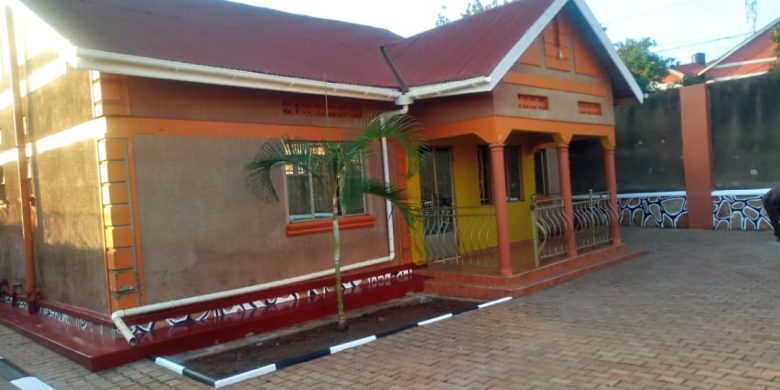 3 Bedrooms House For Sale In Namungoona 70x110ft At 350m