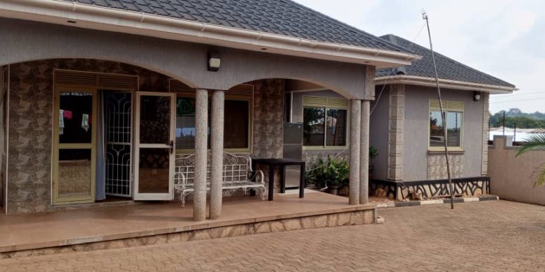 4 Bedrooms House For Gayaza Manyangwa 13 Decimals At 450m